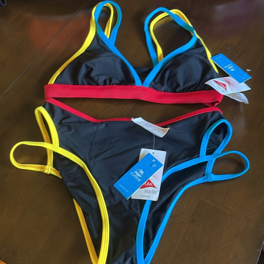 Cupshe Ola de Verano Colorblock bikini top & cutout bottoms set, medium.  NWT.